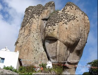 Fé, tradição e amor: Pedra de Santo Antônio atrai turistas em busca de casamento