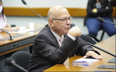 Comissão aprova projeto que obriga universidades a combater trotes violentos e bullying