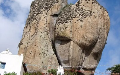 Fé, tradição e amor: Pedra de Santo Antônio atrai turistas em busca de casamento