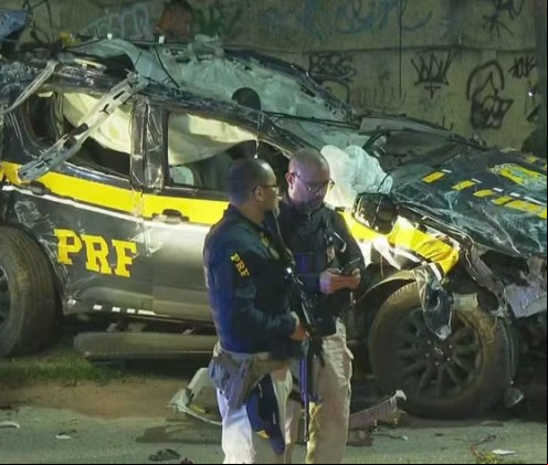 Perseguição policial termina em acidente entre viatura da PRF e carro de suspeito